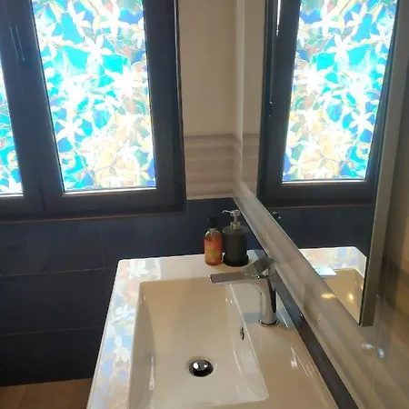 3 Bedrooms With Balcony And Wifi At 2 Km Away From The Beach *